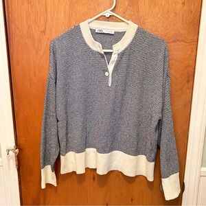 Zara Women's Medium Blue & White Striped Sweater